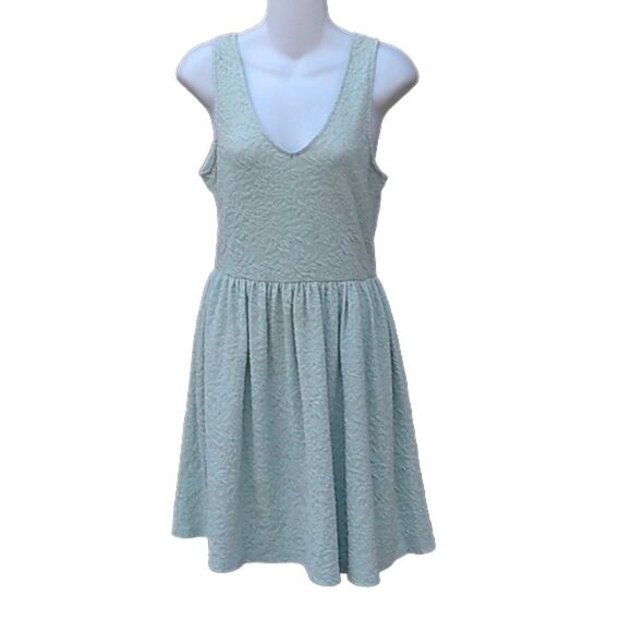 Everly Mint Green Textured Sleeveless Dress - Picture 2 of 9